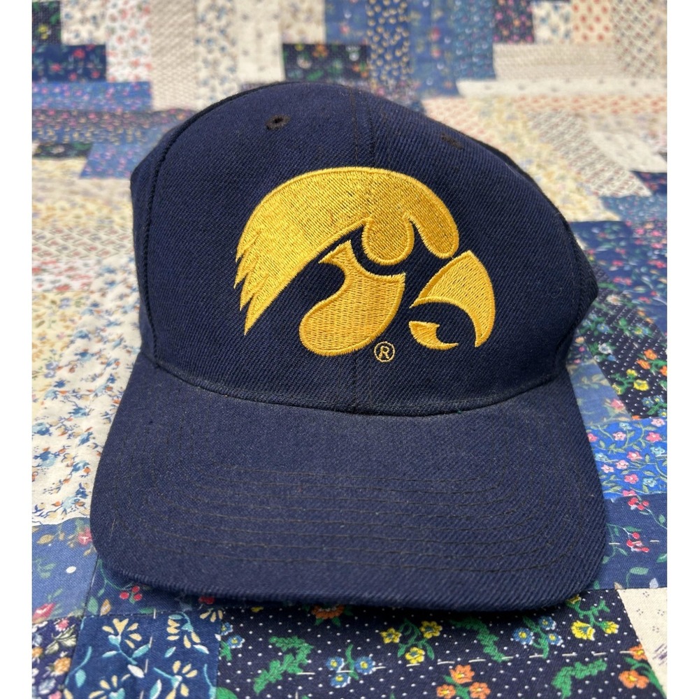 Vintage Sports Specialties University of Iowa NCAA dark blue snapback